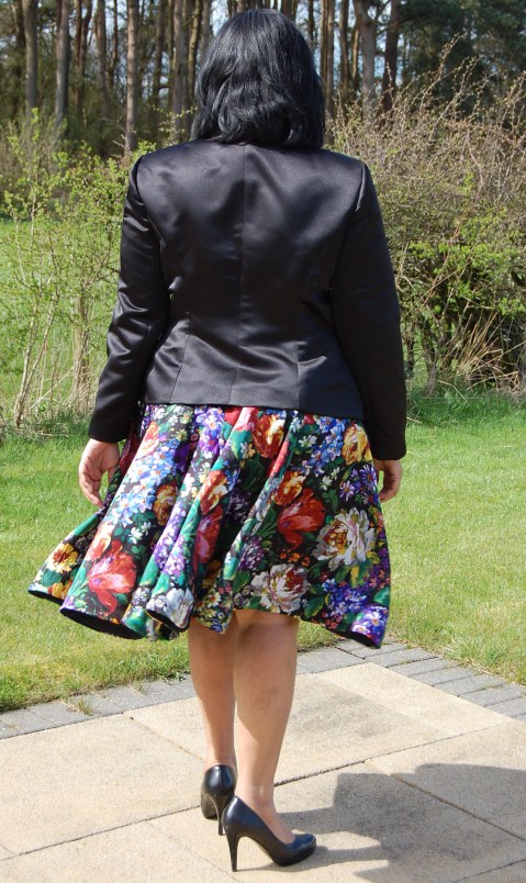 Vogue 8958: DIY Ladies Satin Tuxedo Jacket 