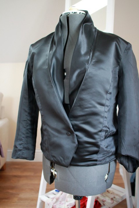 Vogue 8958: DIY Ladies Satin Tuxedo Jacket 