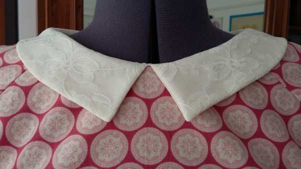 Lace collar